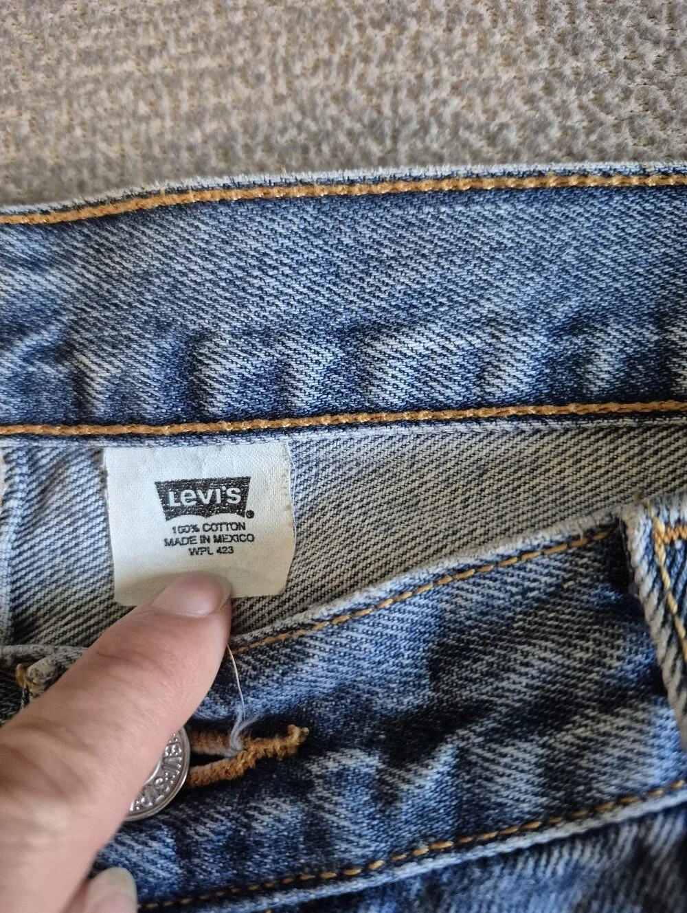 Vintage 501 Levi's 36x36 Mens 5 Button Light Wash Classic, light wear on bottom